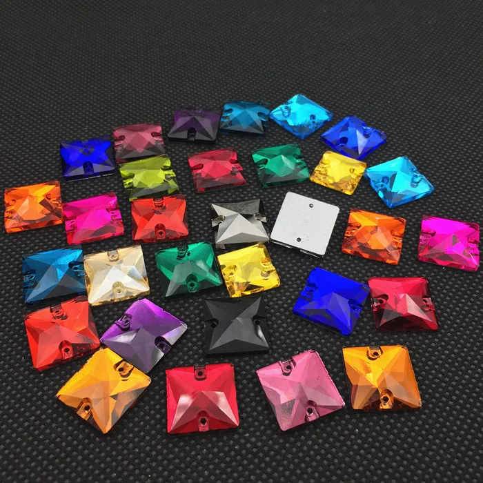 Квадратная плоская задняя сторона с двумя отверстиями стеклянные кристаллы 6