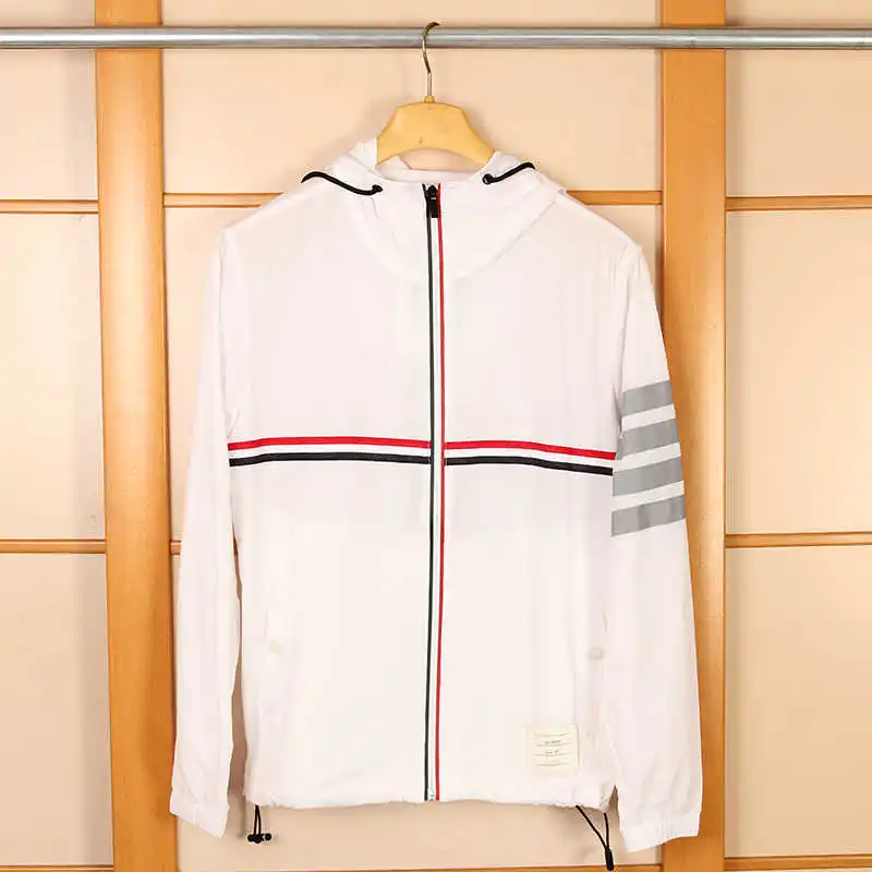

2021 ТБ фирменная куртка с капюшоном тонкая куртка Мужская модная полосатая кожа куртка-штормовка для девочек мужской молния верхняя куртка ...