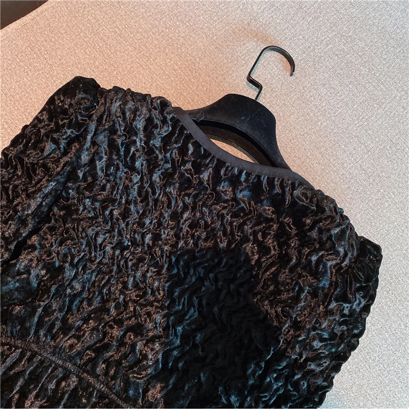 

2021 Spring and Autumn New High Street Retro Pullover Top Floating Pattern Stretch Short Shirt Long Sleeve Velvet Cropped Top