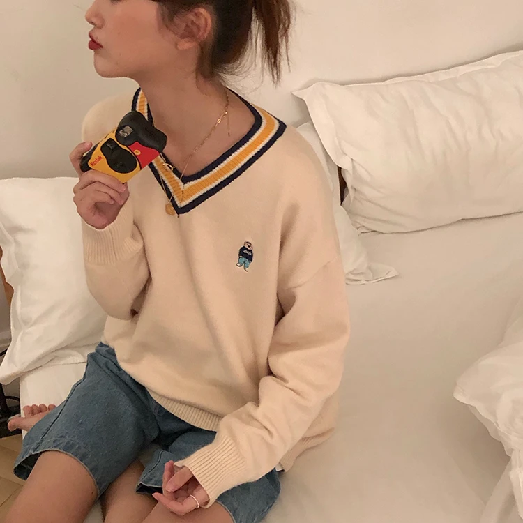 Женский свитер в японском стиле Kawaii Ulzzang с мультяшным медведем V-образным вырезом
