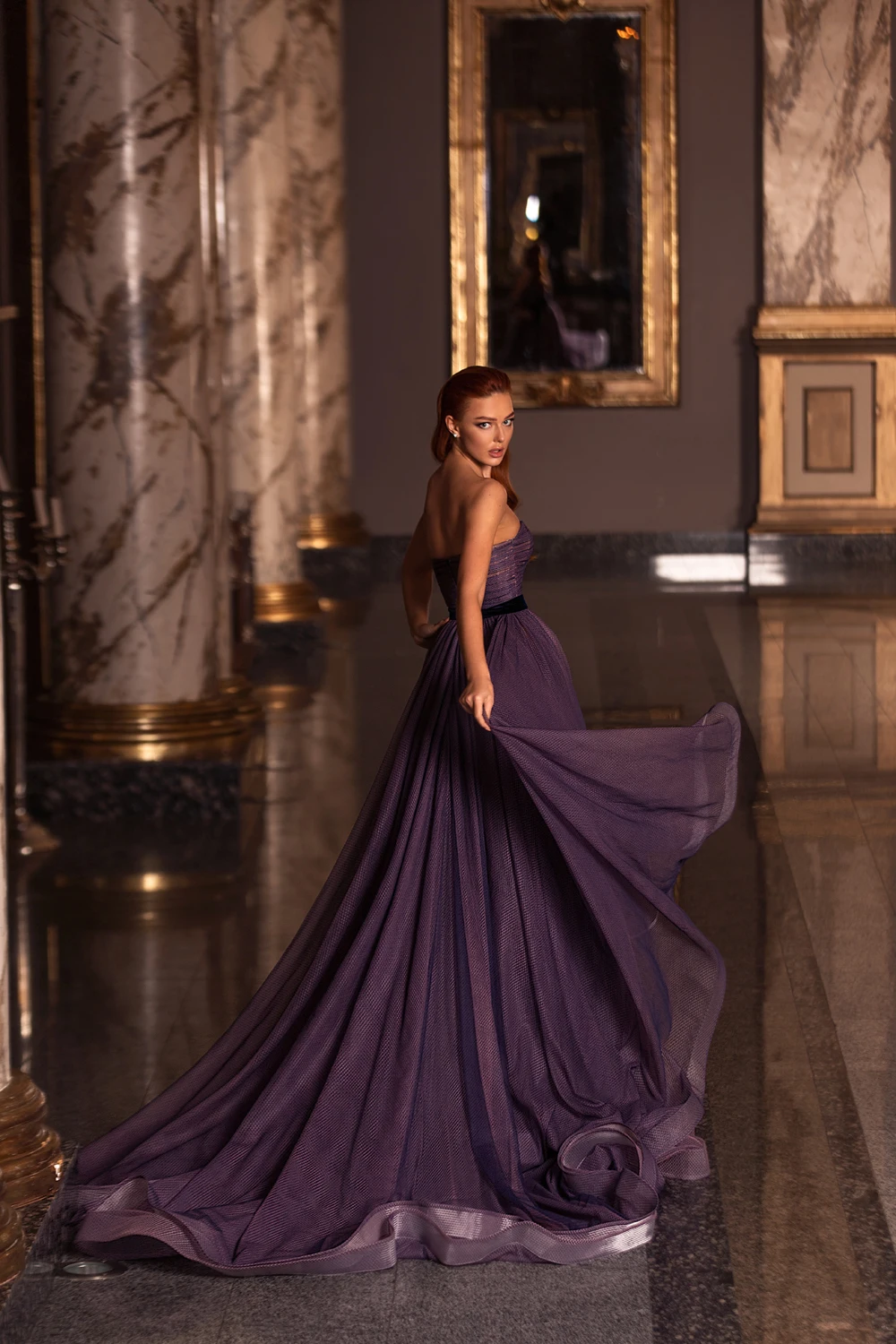 Женское вечернее платье без бретелек Zuhair Murad фиолетовое ТРАПЕЦИЕВИДНОЕ ПЛАТЬЕ С