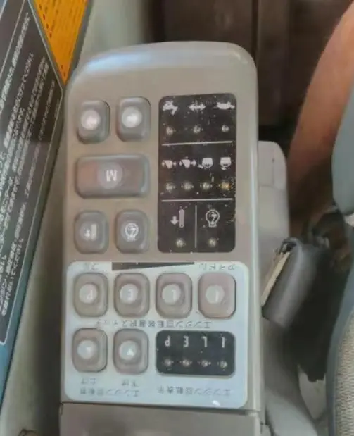 

Выключатель панели дисплея подходит для Hitachi EX120-3