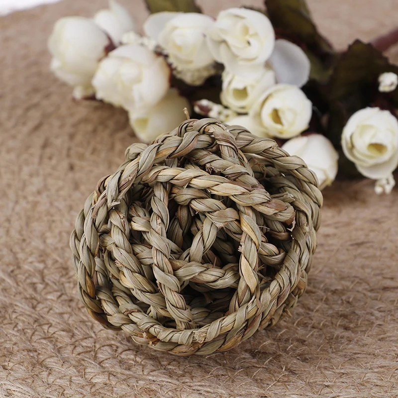 

Natural Straw Ball Rabbit Small Pet Chewing Toy Teeth Cleaner Rodents Play Toys