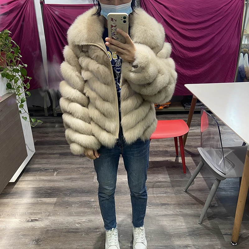 Женская утепленная шуба из натурального Лисьего меха модная теплая с воротником