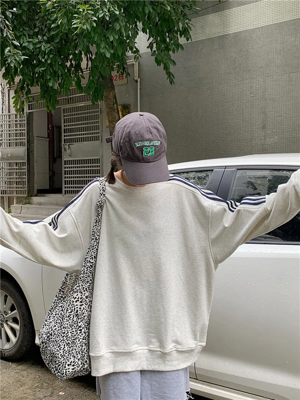 

Свитер для видеосъемки в корейском ретро-стиле