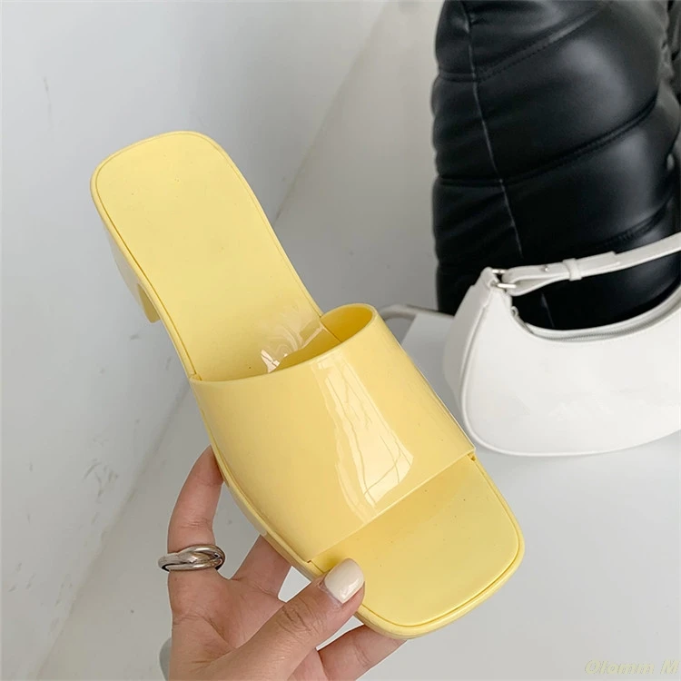 

2021 Women Sliders New Fashion Jelly Shoes Mid Heels Square Toe Beach Shoes Women Slippers Heeled Sandals