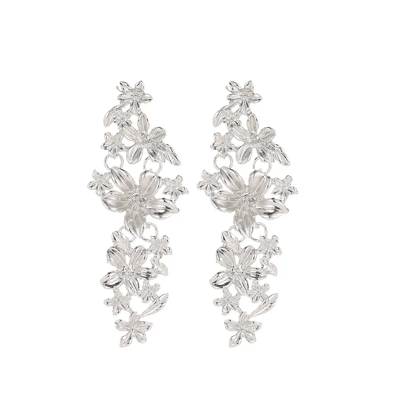 

QW fashion Flower Earrings Fashion long metal Earrings ladies personalized atmosphere ear accessories wholesale