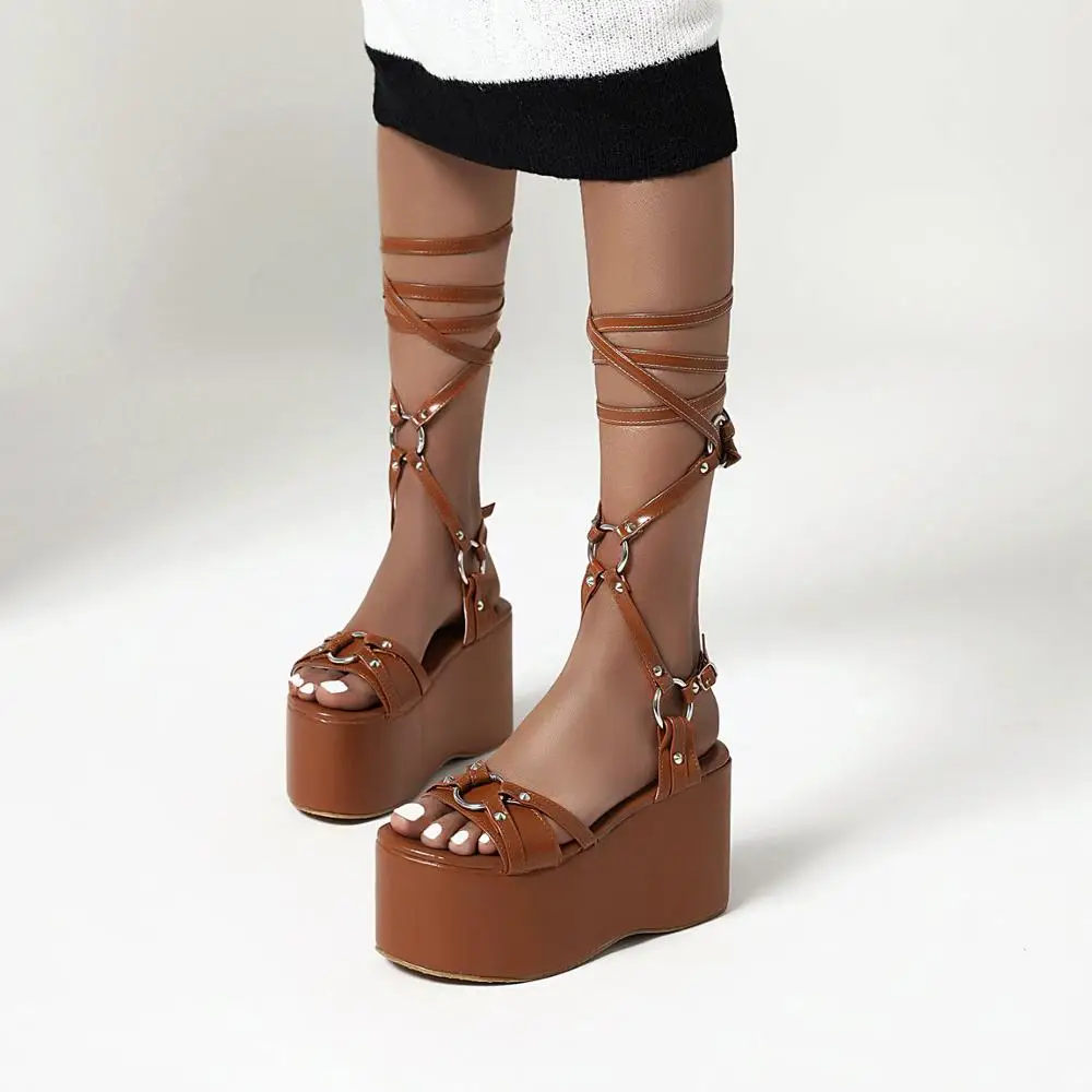 

Пикантные сандалии на платформе; Женские римские сандалии-гладиаторы; Женская обувь в стиле панк-готика с металлическими вставками; Женска...