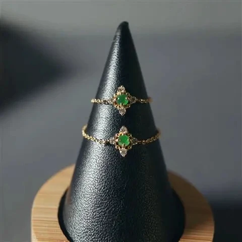 

Chalcedony Small Green Egg Chain Sun Green Ring S925 Sterling Silver Inlaid Adjustable Personality Design Advanced Luxury Ring