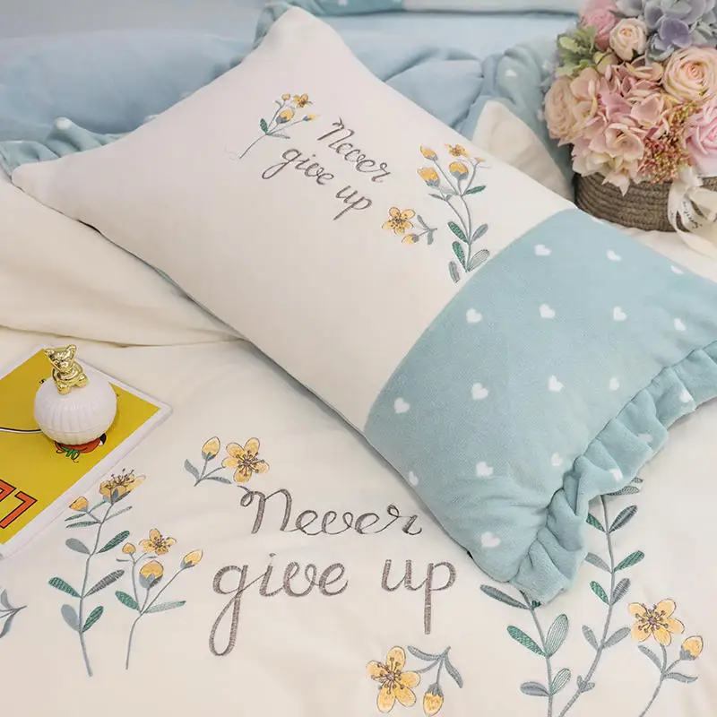 Постельное белье из флисовой ткани с классической вышивкой Королевский размер