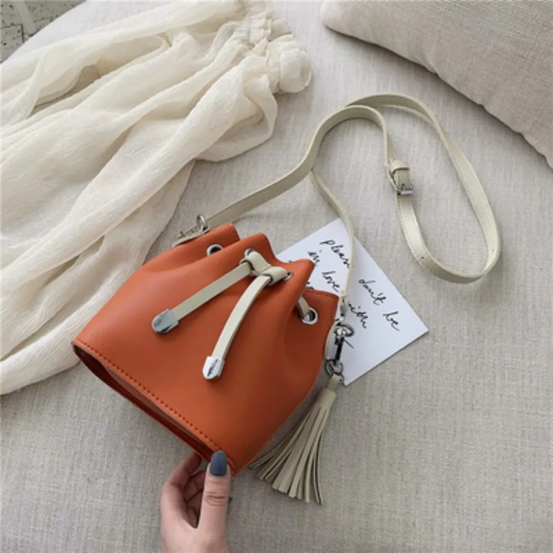 

Fashion Women Pu Leather Bucket Bag Brand Designer Small Packing Shoulder Bags Ladies Vintage Tassels Sling Crossbody Bag Pouch