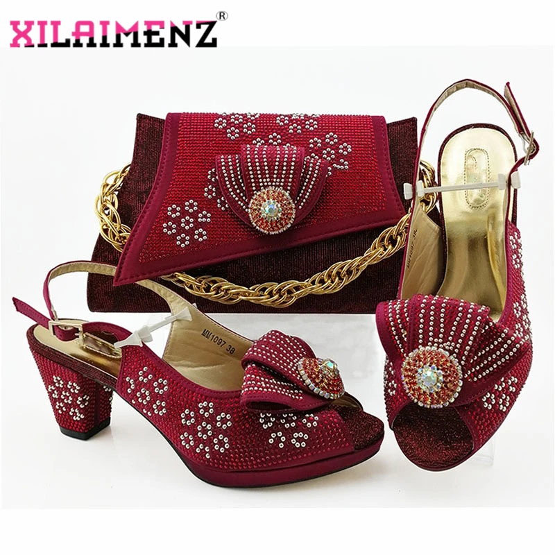 Итальянские комнатные женские ботинки винного цвета и сумочка в комплекте