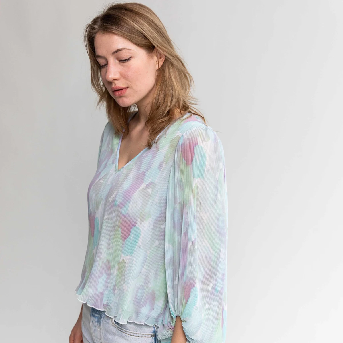 

Romantic Floral Print Pleated Blouses 2021 Women Spring Puff Sleeve V Neck Loose Shirts Femme Casual Vintage Chic Chemise Tops