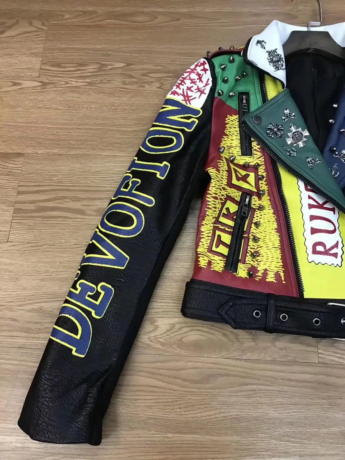 Женская куртка из искусственной кожи с принтом цветные укороченные куртки