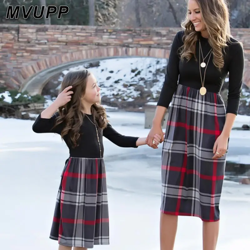 Клетчатые платья для мамы и дочки подходящая одежда семейный образ наряды платье