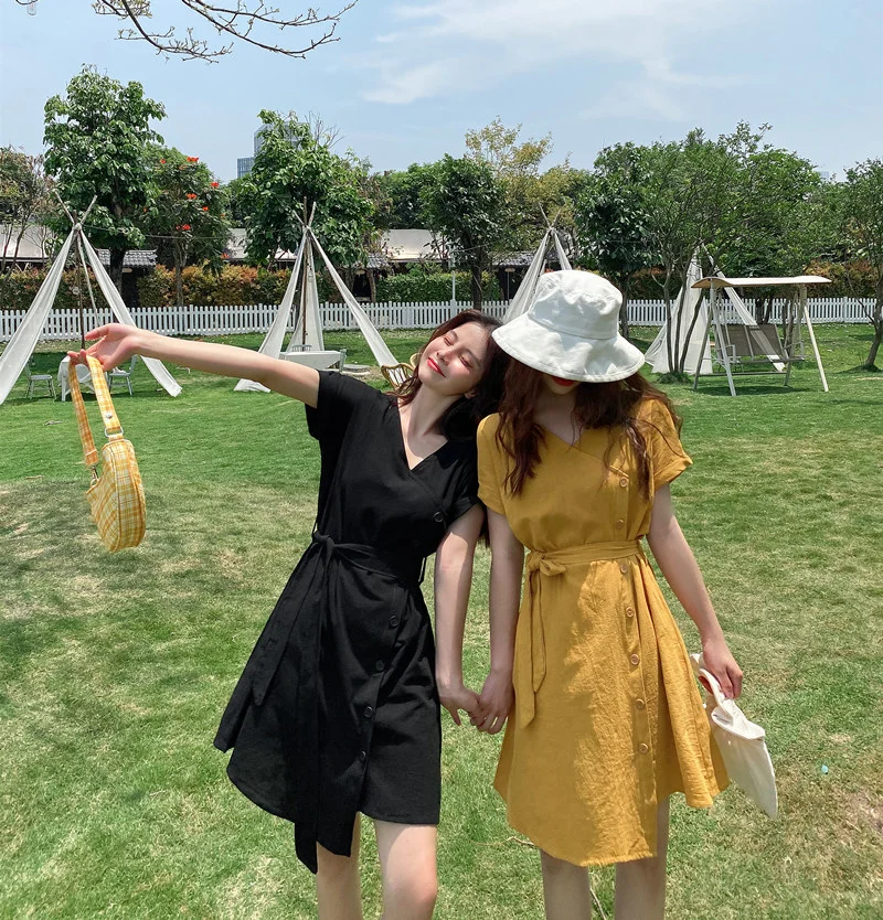 

Женское платье-рубашка со шнуровкой и V-образным вырезом