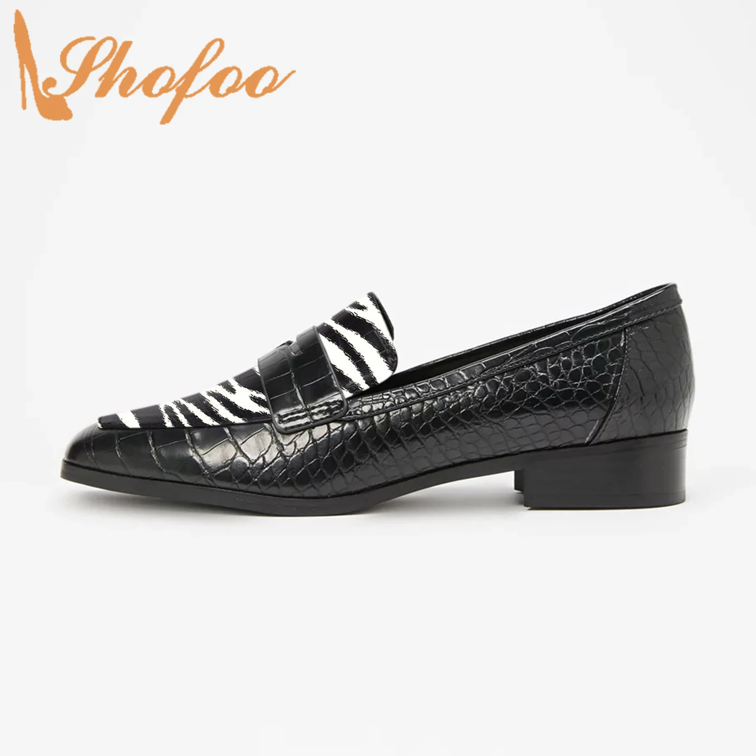 

Женские туфли-лодочки на среднем каблуке, с тиснением под крокодила