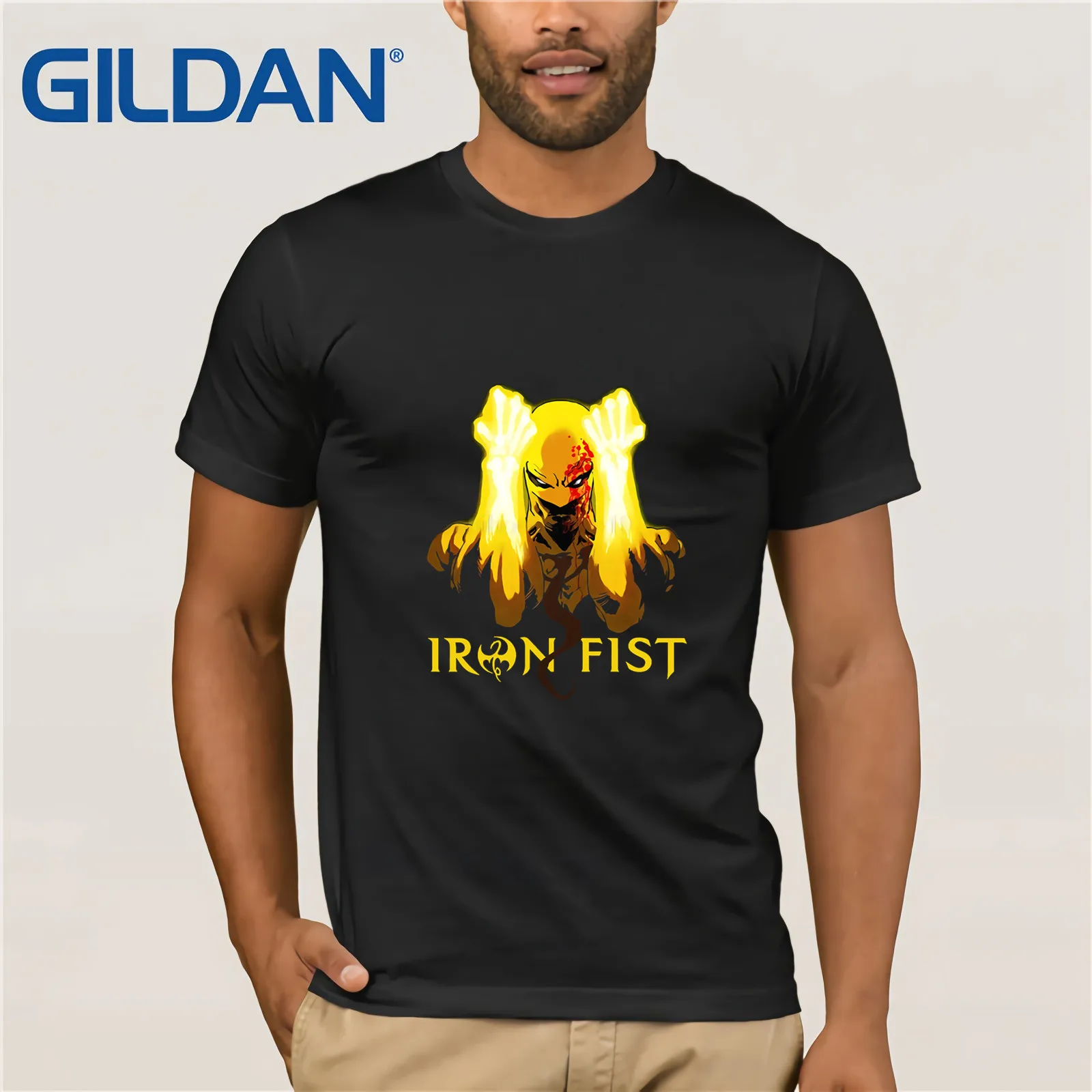 Железный кулак логотип защитник супер герой Футболка мужская Черная Размер: S-3XL