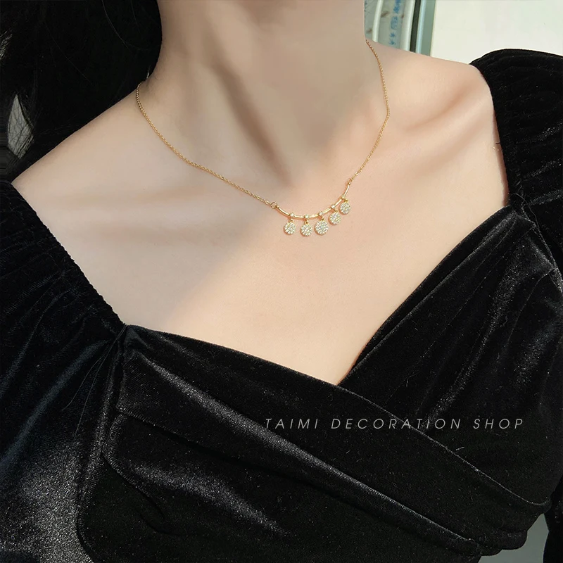 

Simple Semi-Arc round Clavicle Chain Light Luxury Minority Design Necklace for Women Ins Trendy Cold Hot Sale Necklace