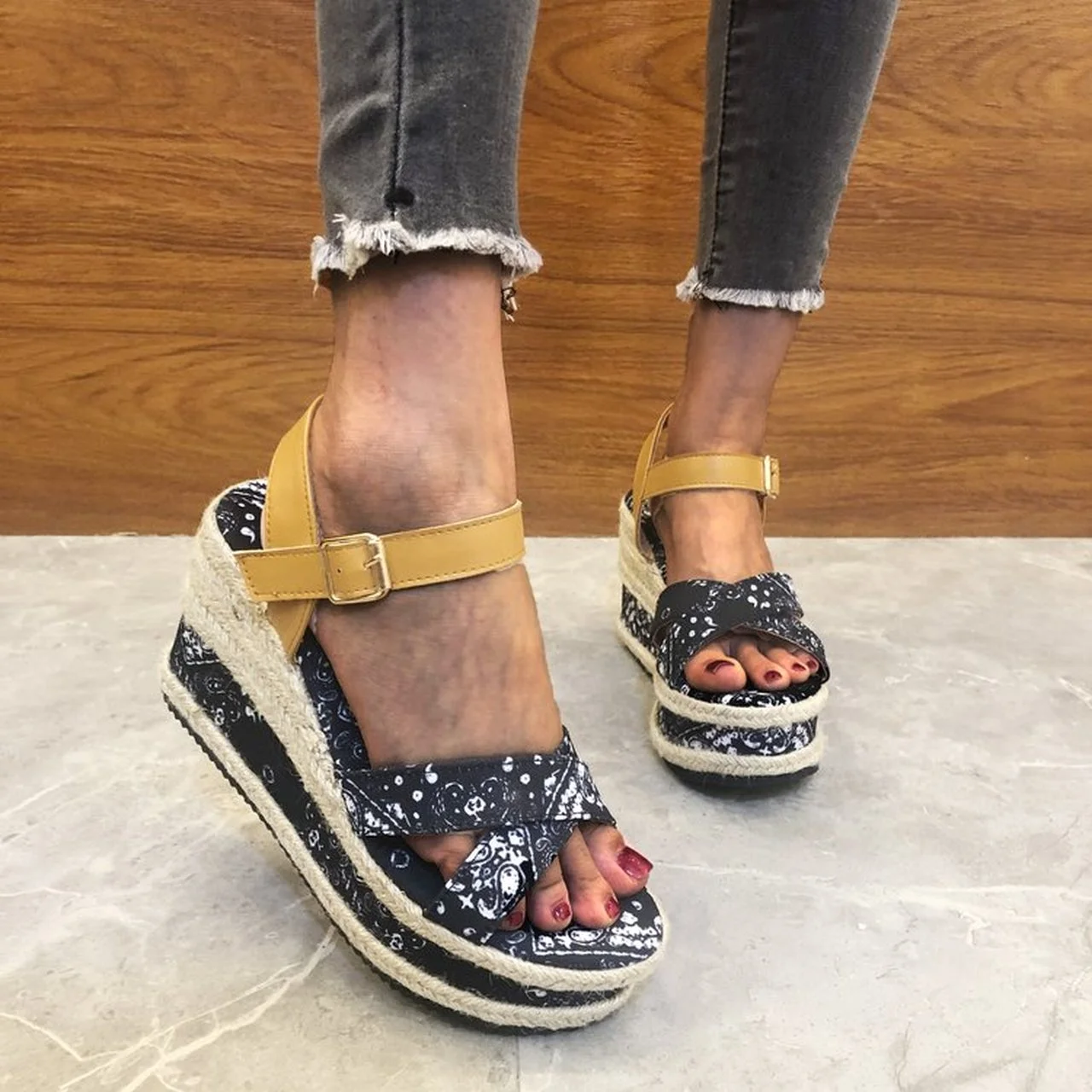

2021 new ladies wedge sandals summer open-toe retro printing one-word buckle thick-soled casual fashion sandals