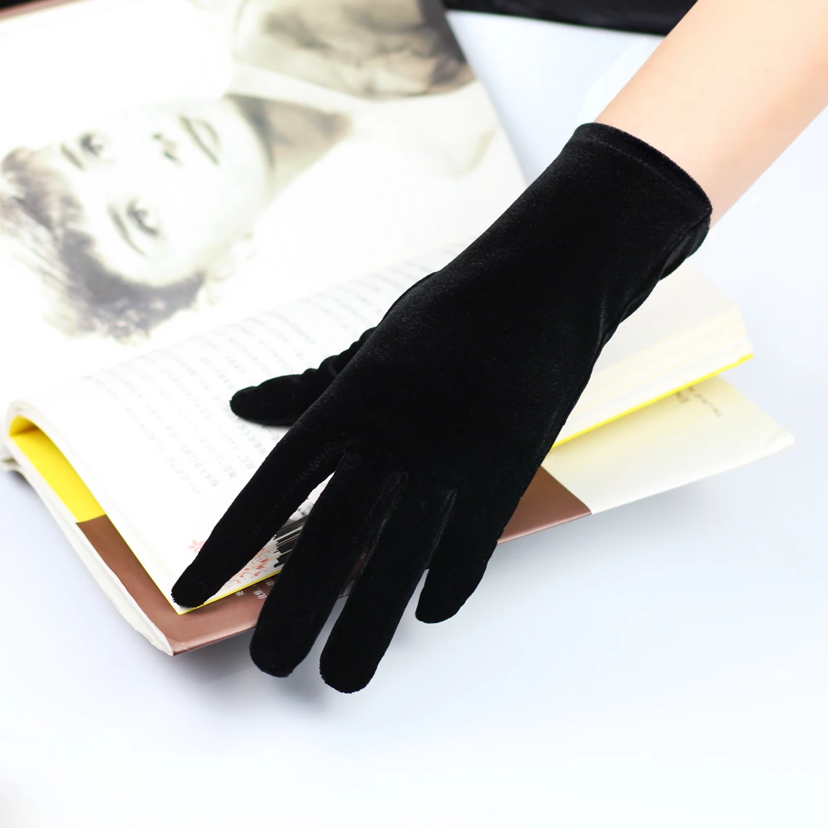 

WG011-1 Simple Wedding Bridal Winter Warm Gloves Black Cozy Velvet Wrist Five Finger Short Marriage Party Bride Gloves