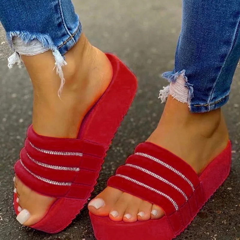 Женские шлепанцы с открытым носком на танкетке повседневные модные пляжные