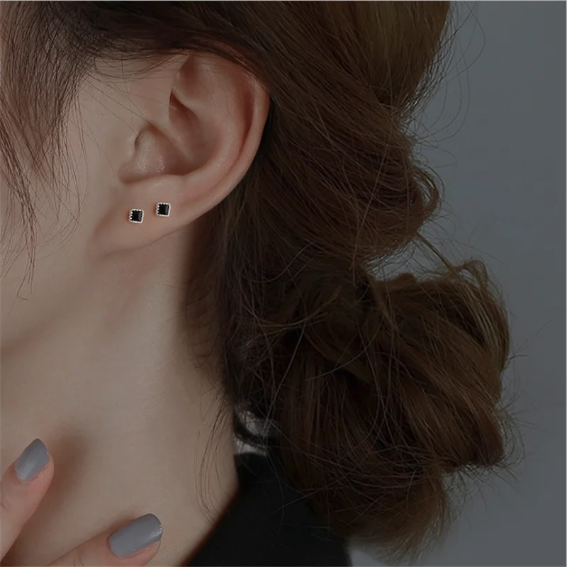 

Simple Pierced Earrings Earrings Earrings High-end Temperament Earrings Small Women's Holiday Gifts Party Jewelry Wholesale