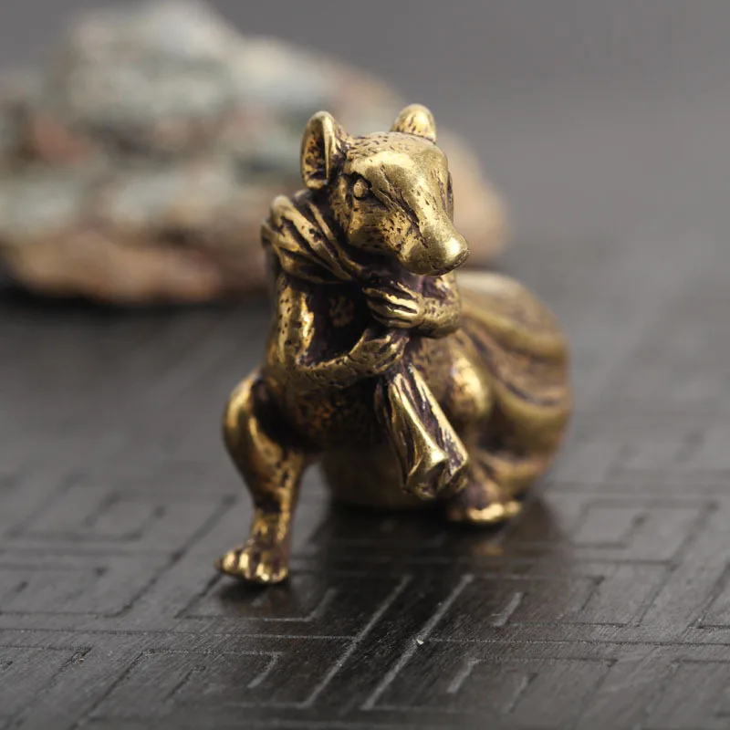 Китайский Fengshui ручной работы латунные крысы украшения мышь держит сумку статуя