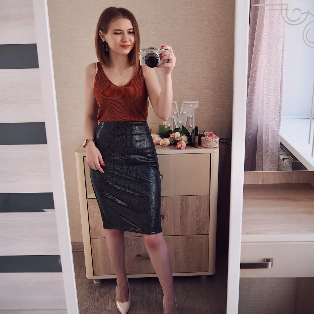 Очень мягкий хлопковый трикотажный топ на бретельках женская летняя майка