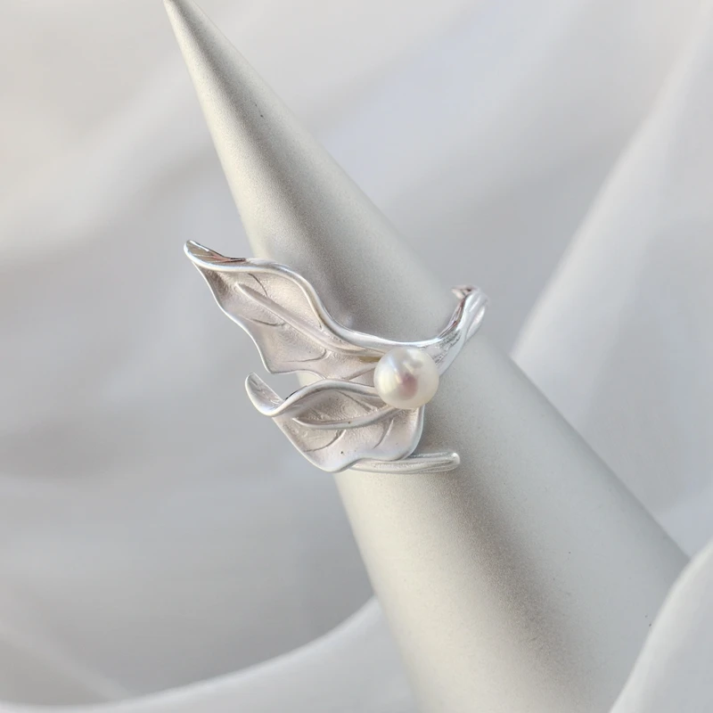 Женское кольцо с натуральным жемчугом регулируемое из серебра 925 пробы |