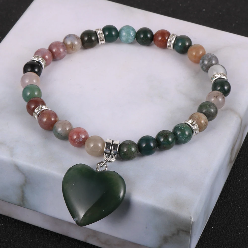 Женский браслет с натуральным камнем и сердечком украшенный бусинами тигриным