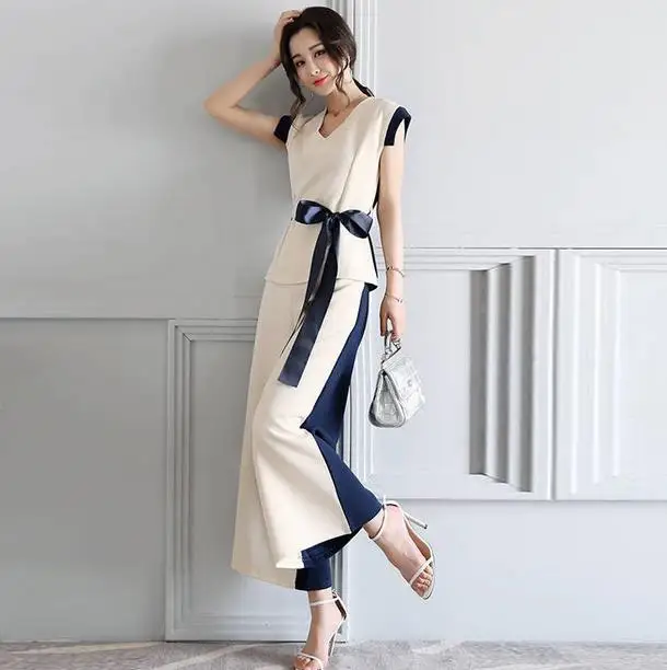 Женская блузка с V образным вырезом и широкие брюки на молнии| |