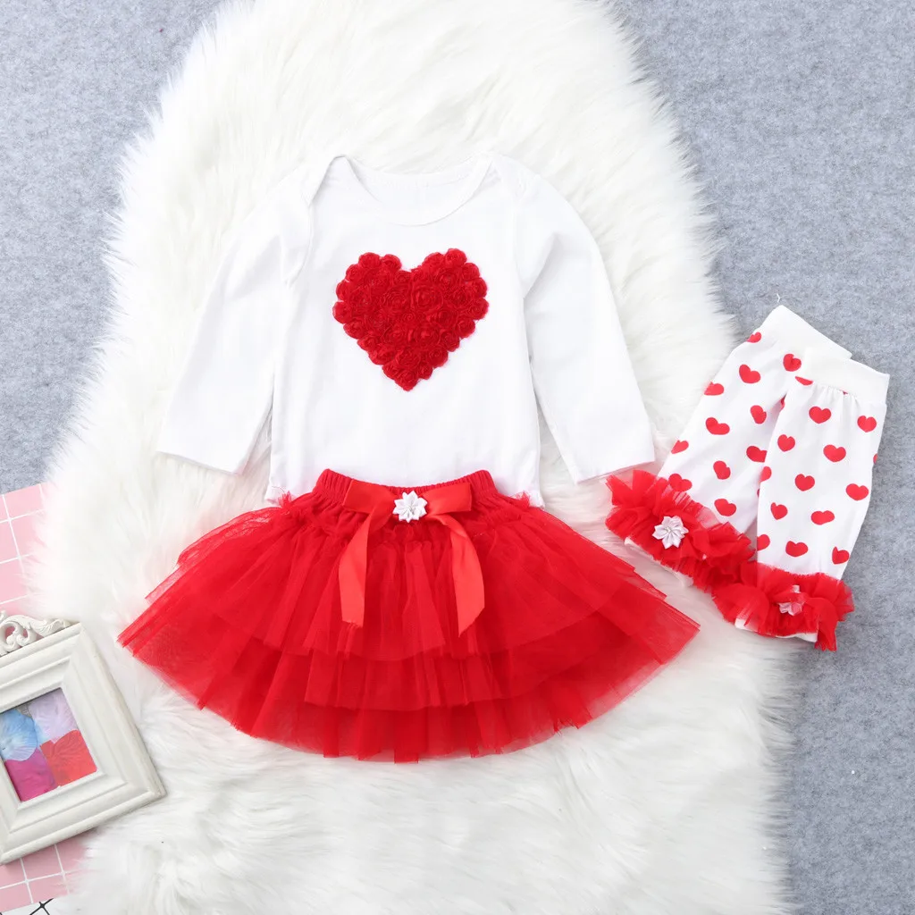 Детский наряд на День святого Валентина комбинезон с сердечками для