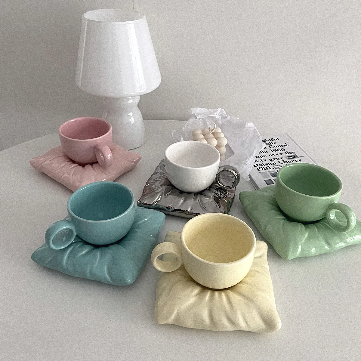 

Nordic Style Ceramic Cup with Pillow Coaster Creative Couple Coffee Cup Tea Cups Saucers Christmas Gift Box Set Drinkware