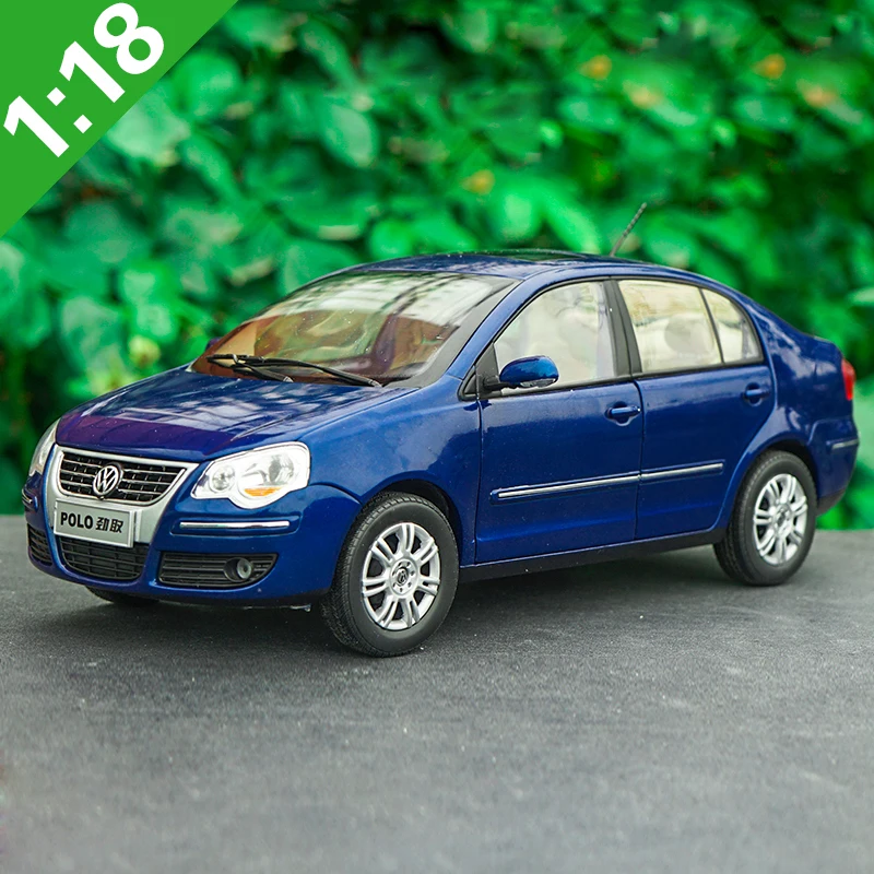 Литой автомобиль 1:18 VW 2008 Polo Sedan Игрушечная модель автомобиля из сплава