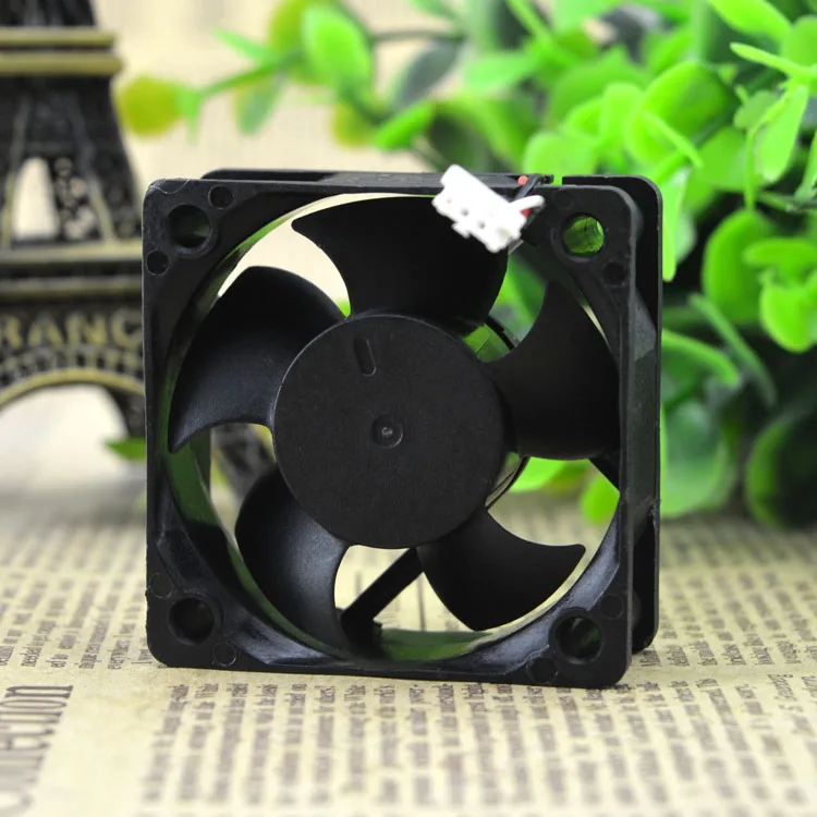 

NEW / DS05020B24U 5020 24V 0.30A 3 wires Motor protection cooling