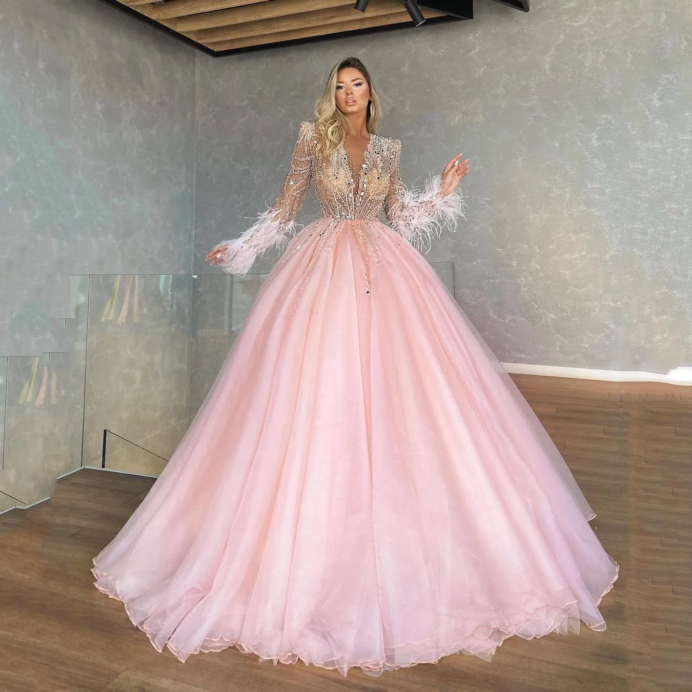 

New Elegant Prom Dresses Luxury Long Sleeves Feathers Sequins Sparkly Ball Gown Women Evening Party Night Gowns Plus Size Custom
