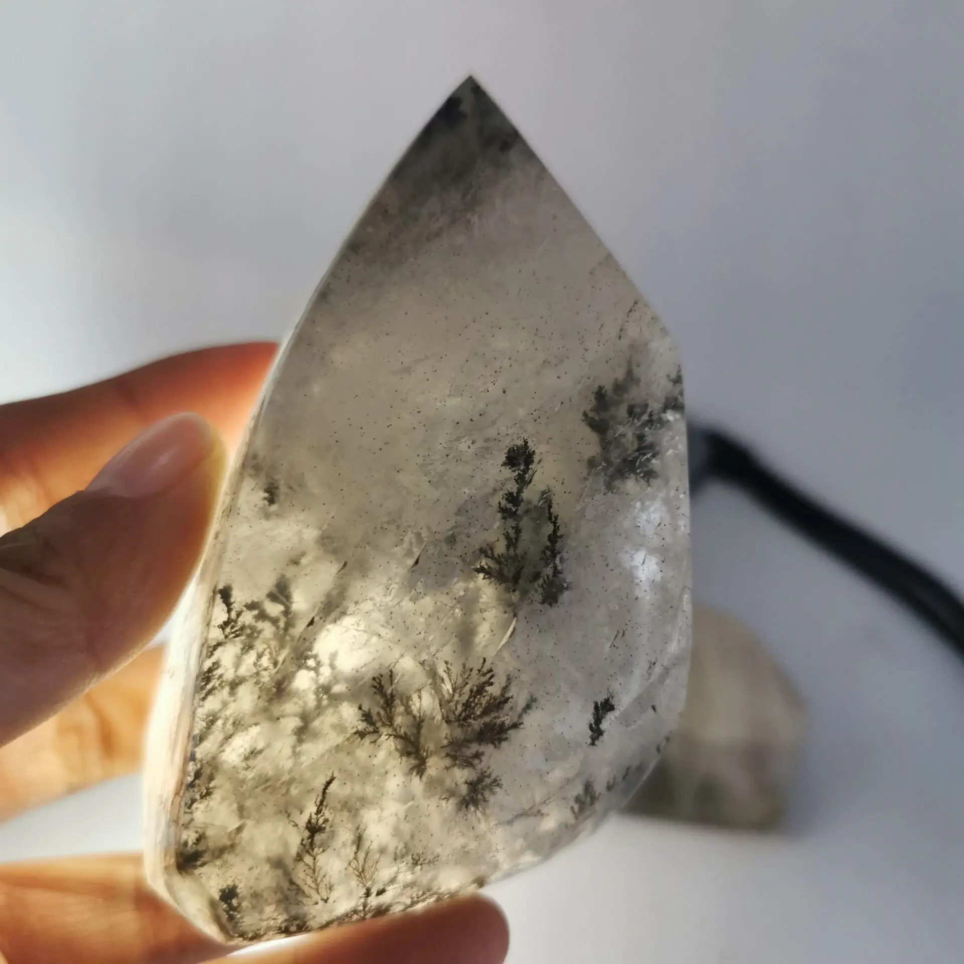 

Образец природного кристалла кварца, драгоценного камня, минерала