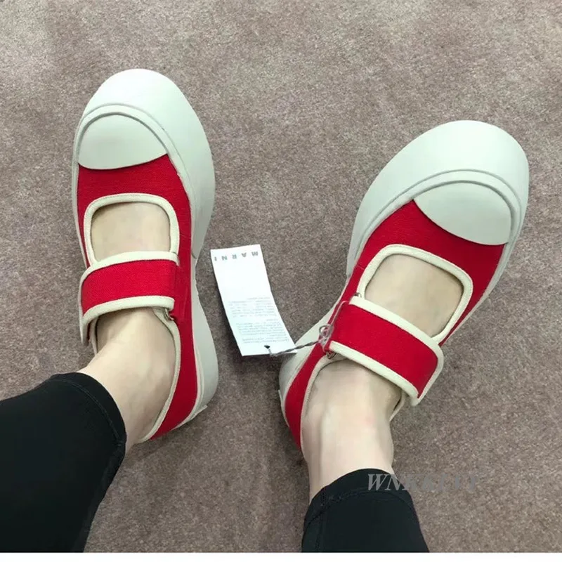 

2020 new small white shoes retro round toe thick bottom platform flat heel Mary Jane causal shoes women sweety girls sneakers