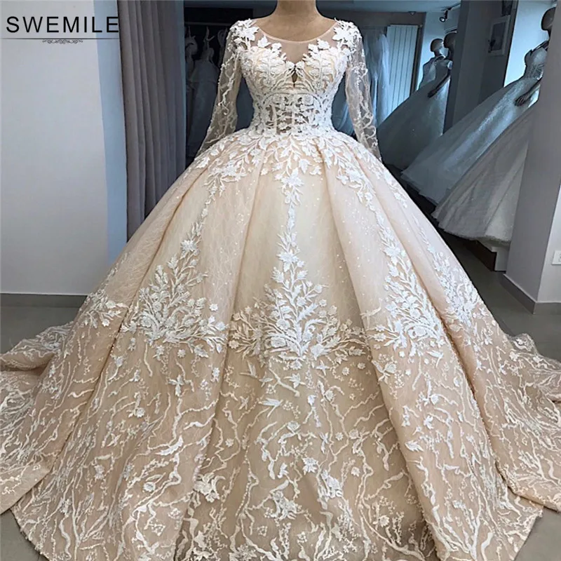 Бальное платье с длинным рукавом кружевное свадебное и шлейфом 2020|Свадебные