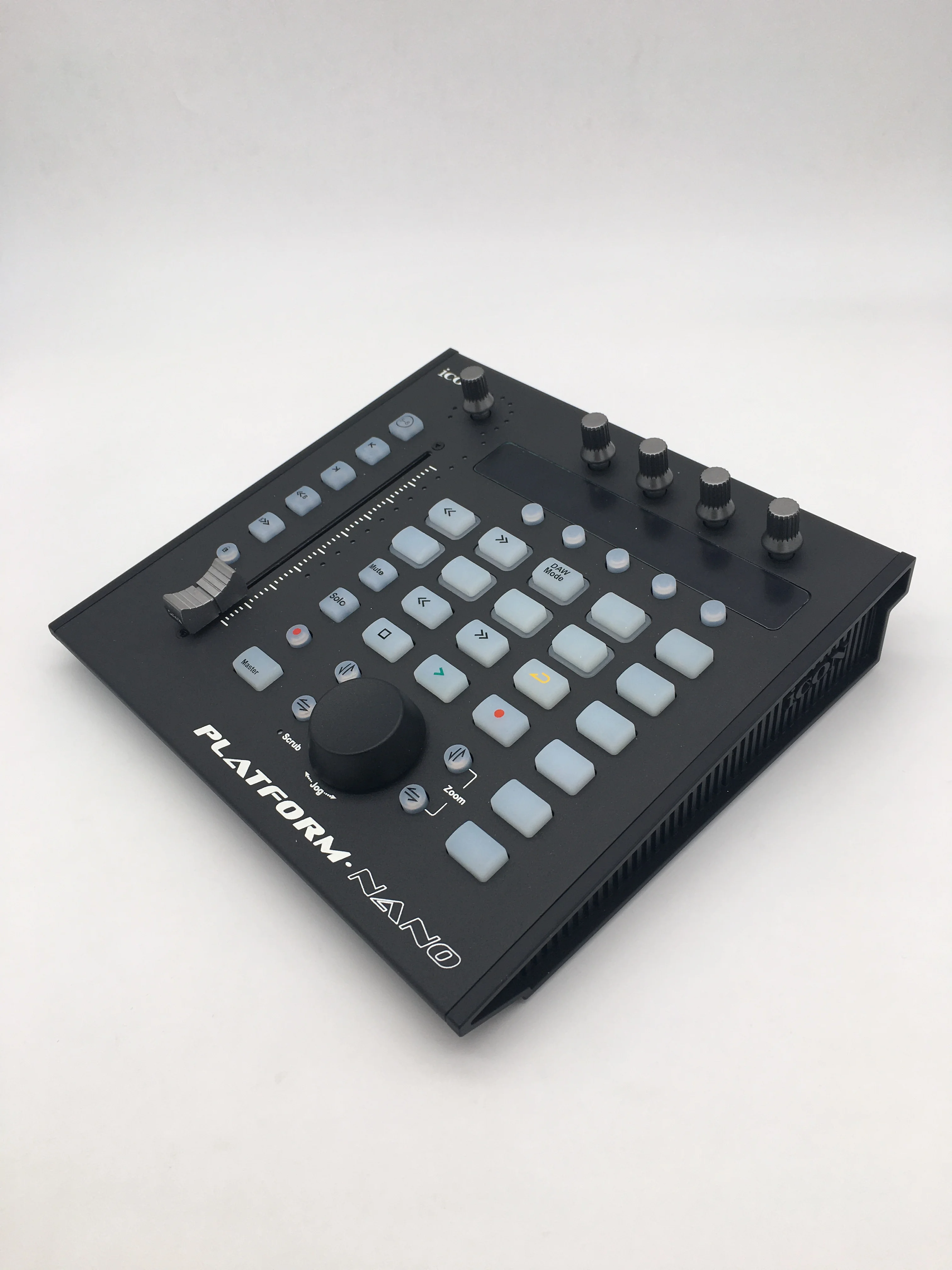 Контроллер iCON Platform Nano DAW USB MIDI/аудио контроллер с моторизованным фейдером для