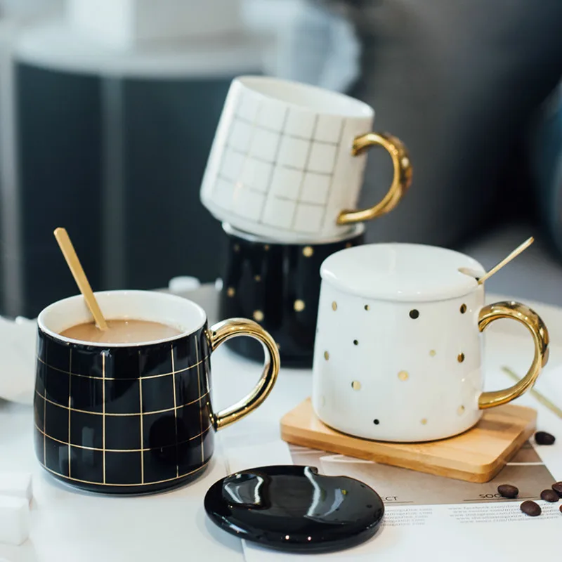 

Creative Coffee Mug Spoon Breakfast Ceramics Gold Insulated Coffee Mug with Lid Simple Self Stirring Tazas Home Garden XX60CM