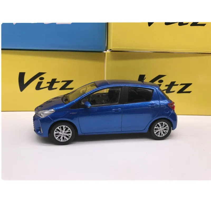 1:30 сплав модель автомобиля toyota vitz Детская игрушка автомобиль коллекция подарки - Цвет: Синий