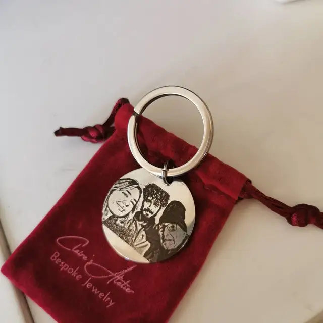 Custom Carved Keychain Engrave Picture Personized Present For Men Keychain Car Key Ring Jewelry As a Valentines Gifts