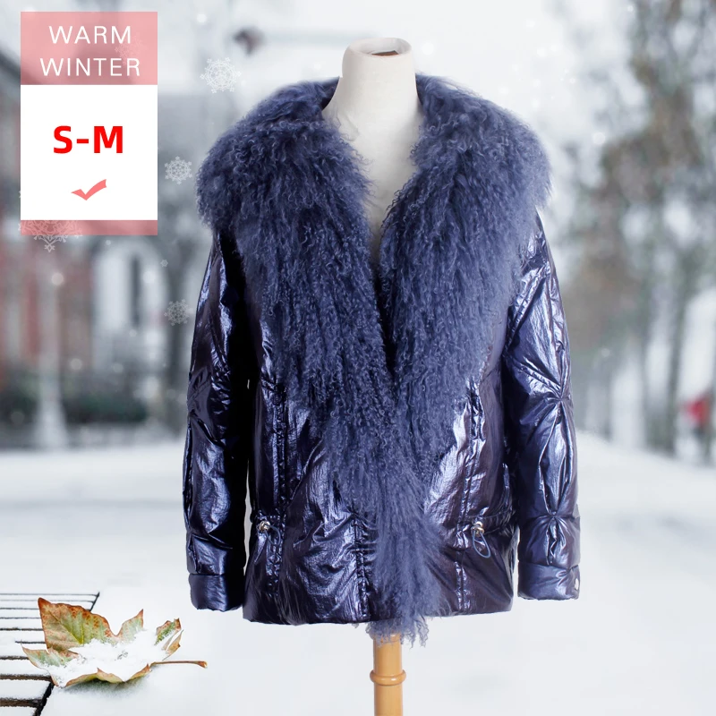 Зимнее плотное пальто на белом утином пуху с тибетским воротником из овечьей