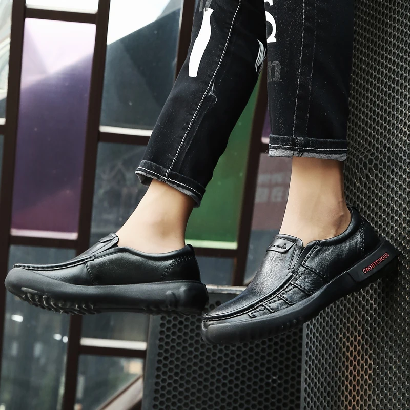 Мужские туфли из натуральной кожи лоферы на плоской подошве без застежки уличные