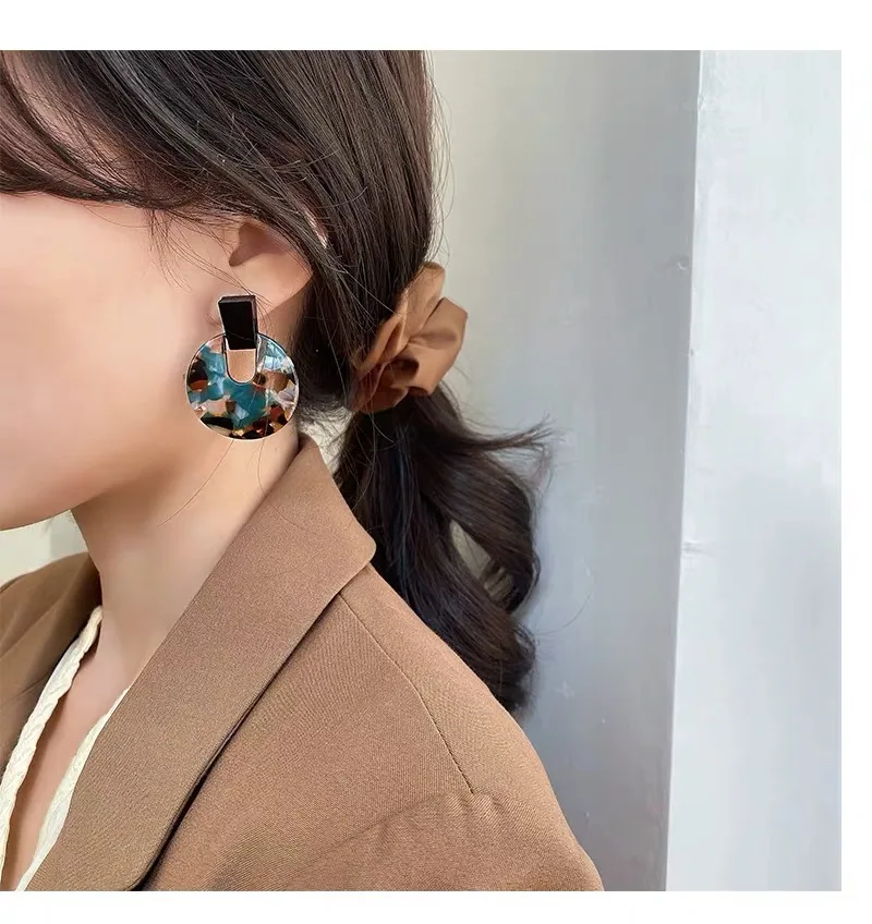 

Circular Arc Retro Simplicity Round Acetic Acid Temperament Contrasting Color Web Celebrity Earrings Fashion Korean Earrings