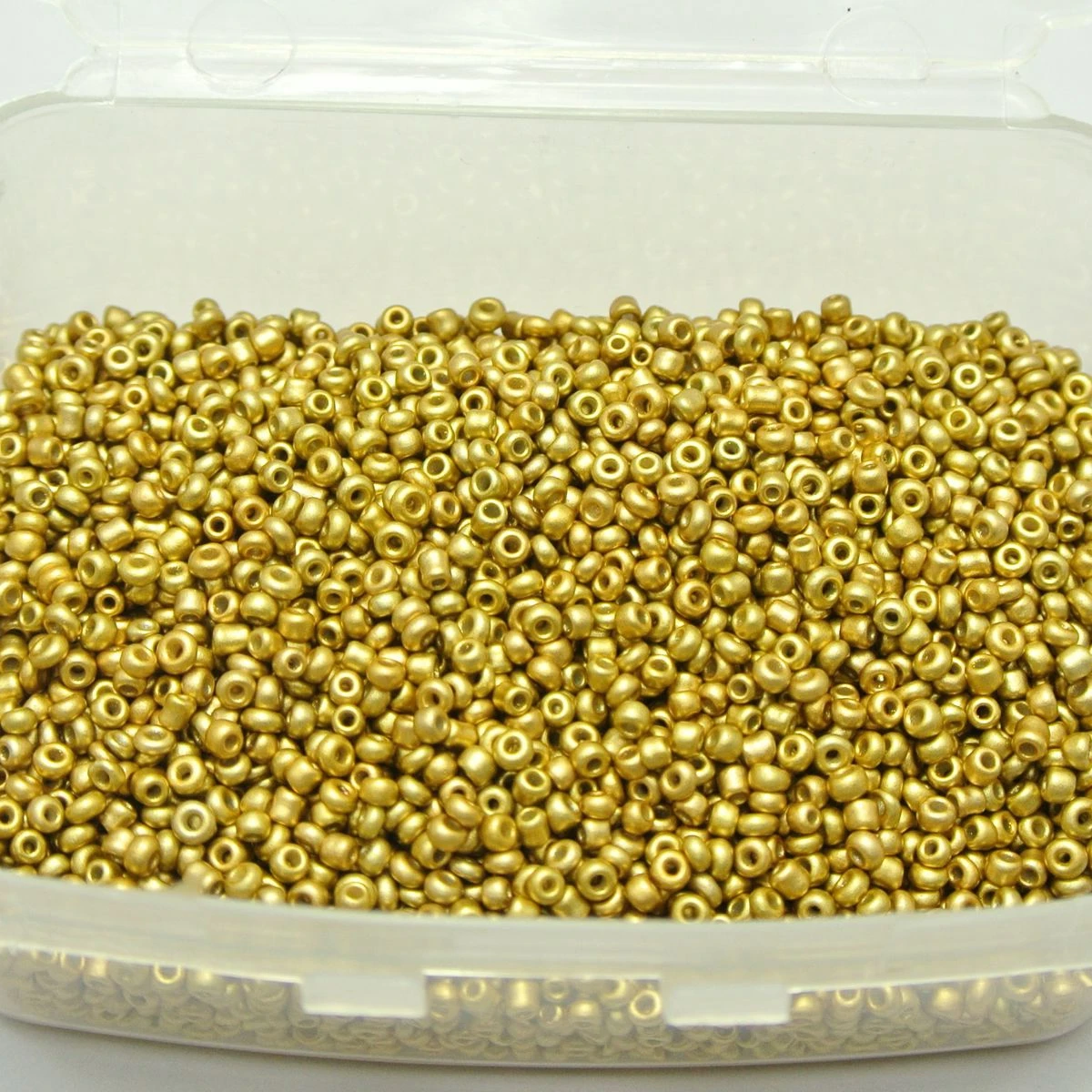 10000 г золотых металлических стеклянных бусин 1 5 мм (12/0) + коробка для хранения |