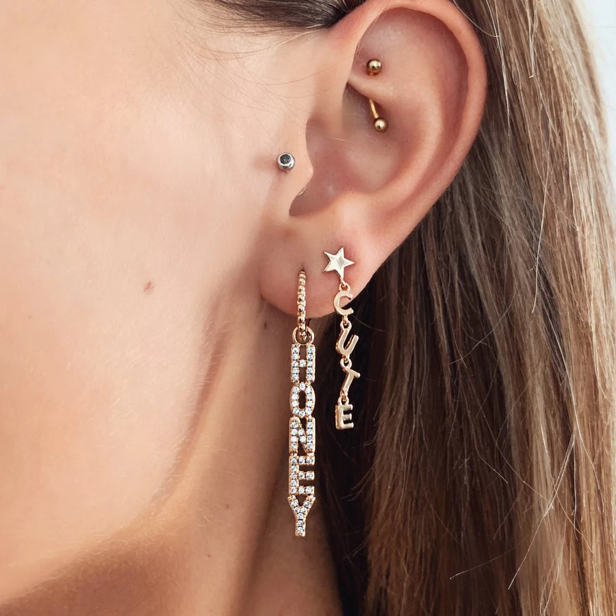 2021 оптовая продажа Bling CZ письмо пара мед Висячие серьги для женщин и девочек милый