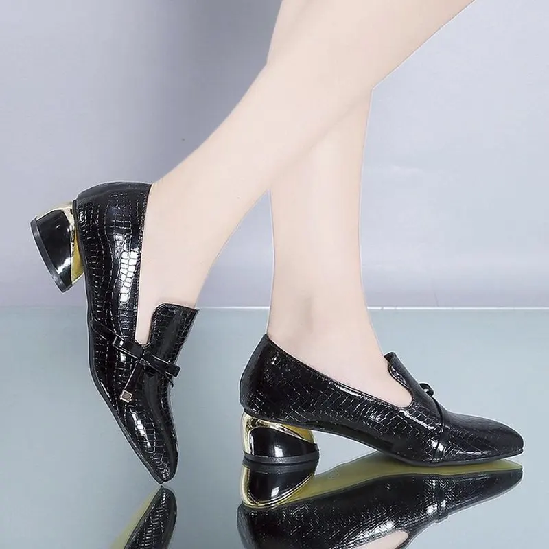 Туфли лодочки женские из лакированной кожи высокий каблук заостренный носок